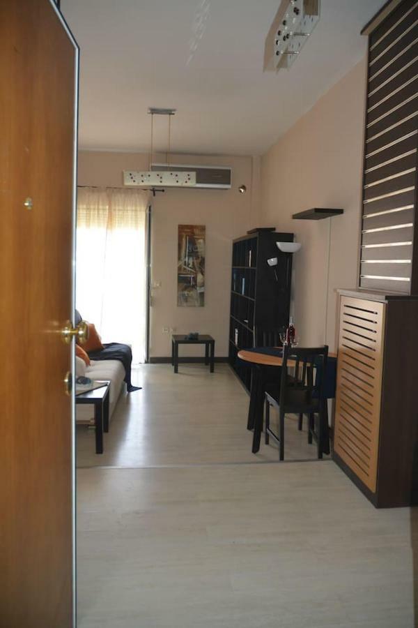 Modern Apartment, 5΄ Walk From Central Metro Station Atenas Exterior foto